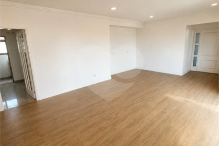 Excelente apartamento à venda na Vila Reg. Feijó