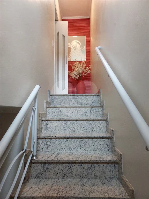 Sobrado á venda com 102m²- Vila Bertioga.