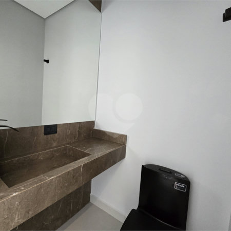 Maravilhosa Casa térrea em condomínio fechado no Portal Lamis, com 3 suítes, piscina privativa e persianas elétricas em excelente condomínio com salão de festas, piscina, quadras de tênis, beach tênis e campo de futebol. Vista cinematográfica da Pedra Grande.