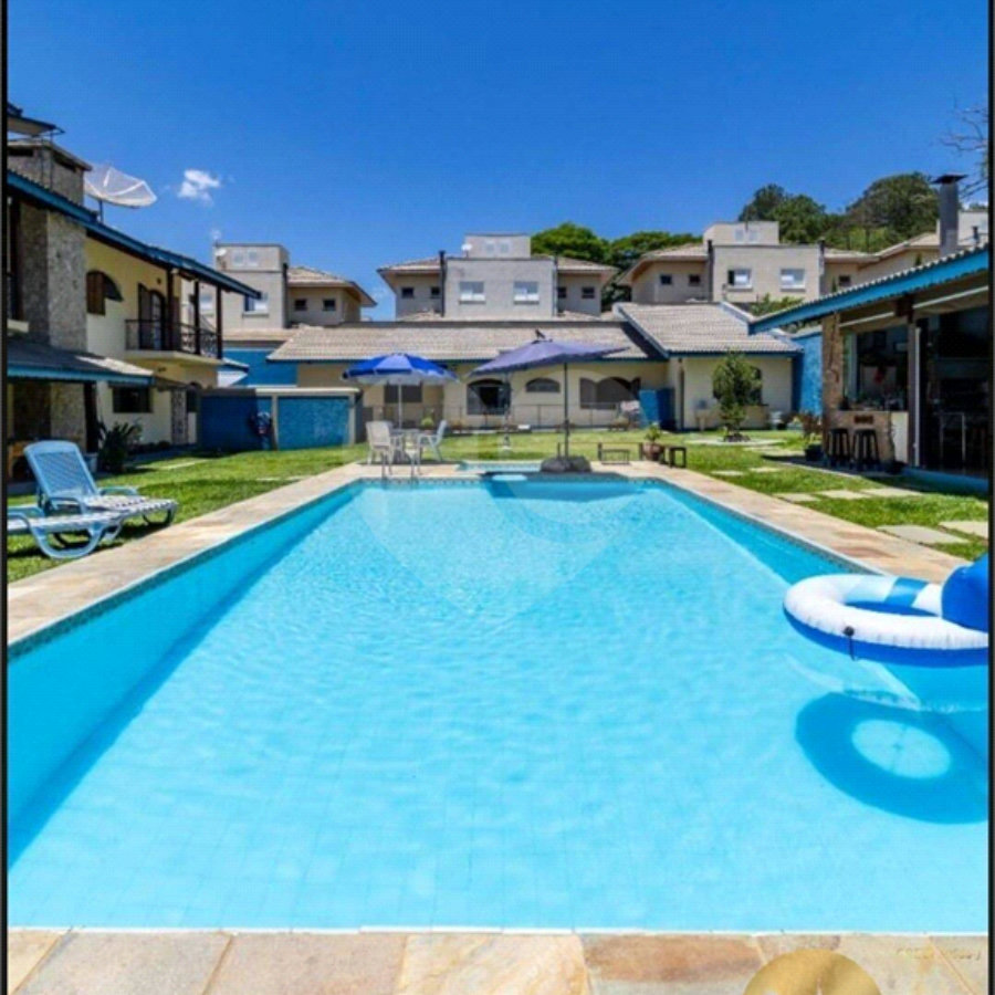 Casa com 6 Quartos e 8 banheiros à Venda, 1500 m² de Terreno em Atibaia/SP