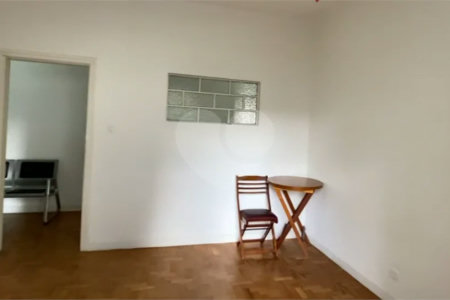 Apartamento 2 dormitorios, sala, cozinha sem vaga ,no bairro Republica