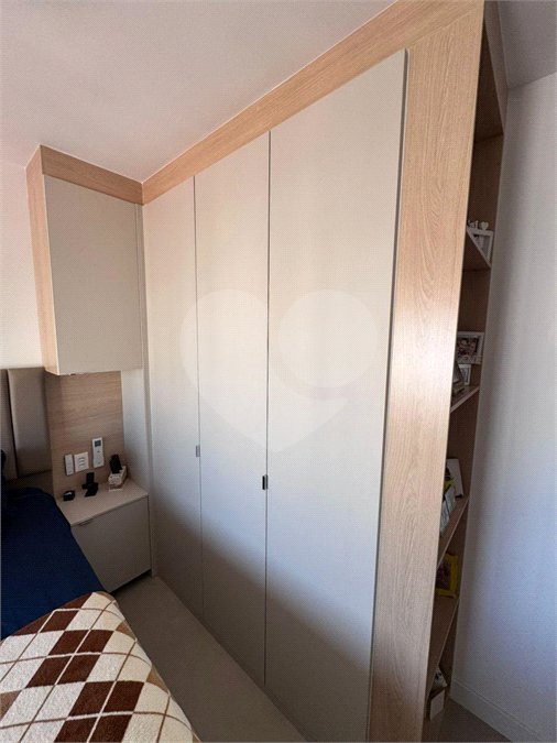Apartamento á venda de 81m2 no Ipiranga com 2 dorms, 2 suítes, 3 banheiros, 2 vagas. Estuda permuta.