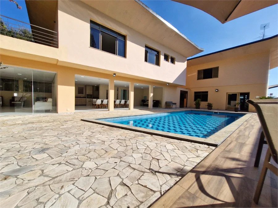 Casa à venda com 4 suítes no condomínio Villa Viana II, Cotia - SP