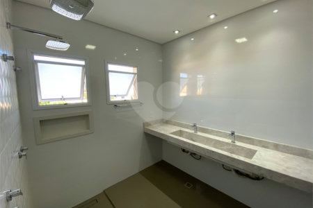 Casa com alto padrão de acabamento para venda no Condomínio Montreal.