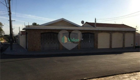 Casa à venda com 3 quartos, sendo 1 suíte,  em Vila Carmem, São Carlos, SP
