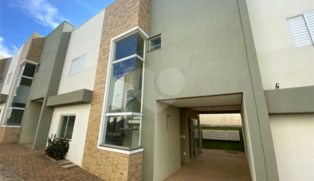 Casa à venda com 3 quartos, sendo 1 suíte, no condomínio Village Saint Germain, São Carlos - SP