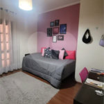 Casa Exclusiva com Pé-Direito Alto e Área Gourmet no Jardim Paraíso
