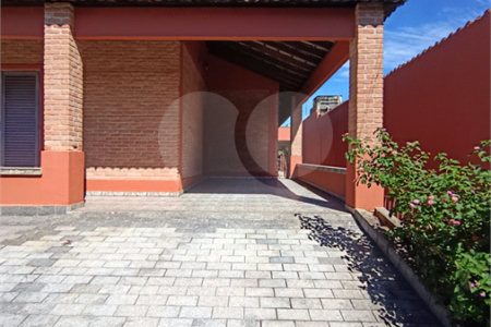 Casa com terreno na r dr correia Neto mogilar