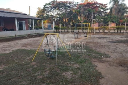 Chácara à venda com 4 quartos, sendo 1 suíte,  em Chácara Leila, São Carlos, SP
