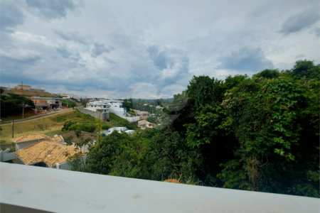 Sobrado à venda com 3 quartos, sendo 1 suíte, em Vila Omízollo, Louveira, SP