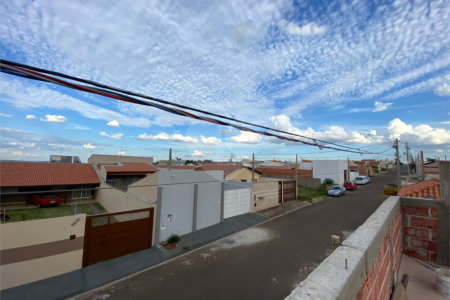 Casa Térrea com 2 dormitórios, sendo 1 suíte.