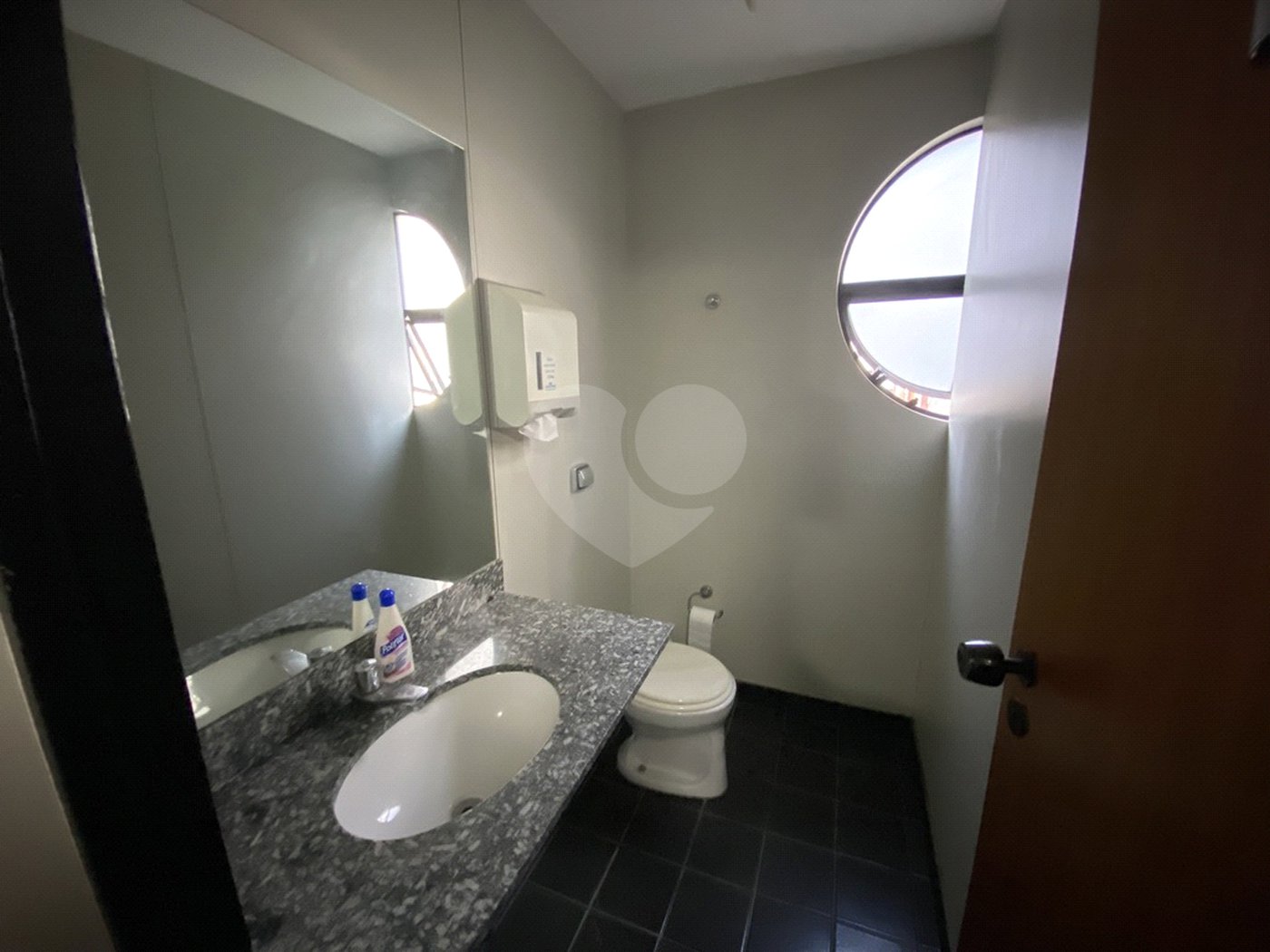 Conjunto comercial com 146m², 3 vagas, à venda no Brooklin