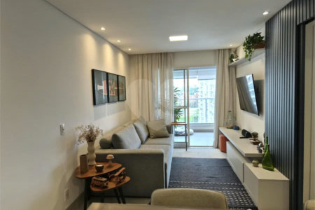 Oportunidade na Vila Leopoldina!! Apartamento com dois dormitórios, sendo uma suíte, dois banheiros, e com duas vagas.
