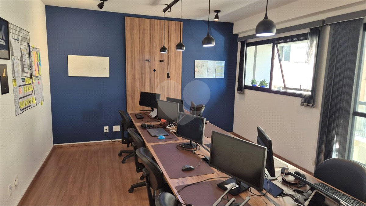 Sala Comercial moderna bem localizada .