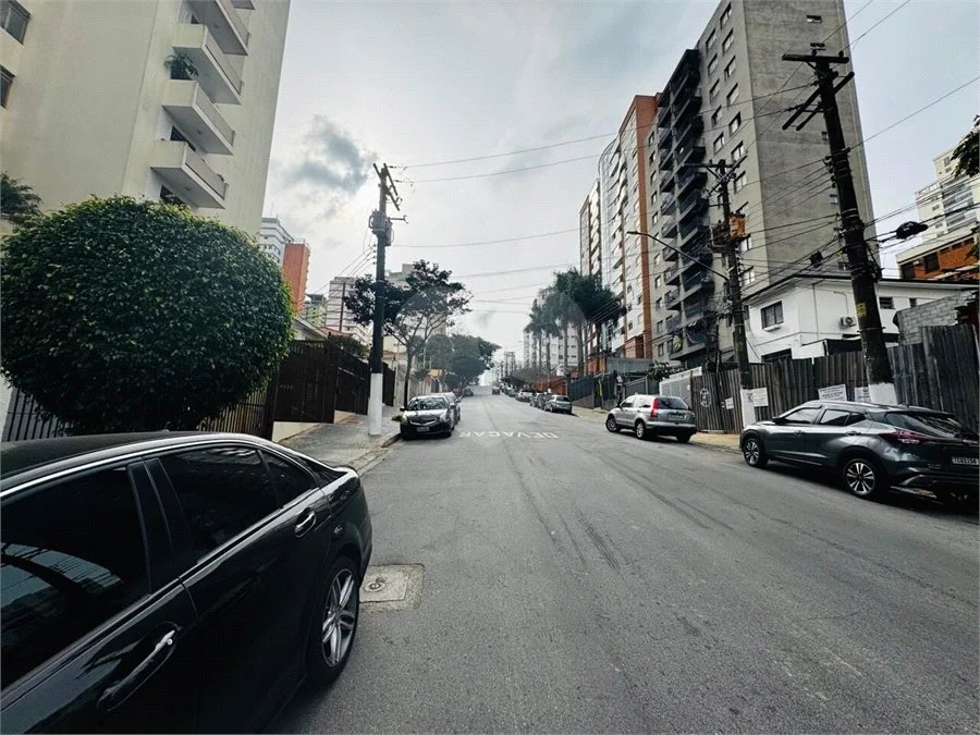 Vende-se Apartamento de 2 Quartos com Sacada na Vila Mascote