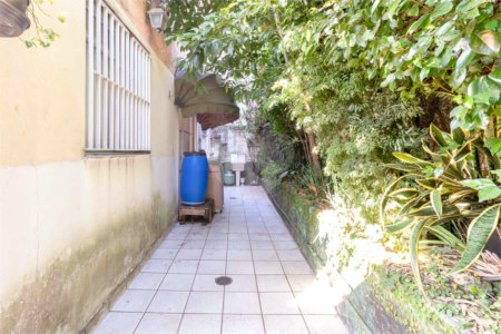 Casa a venda na Moóca 250m² três dormitórios sendo uma suíte duas vagas de garagem.