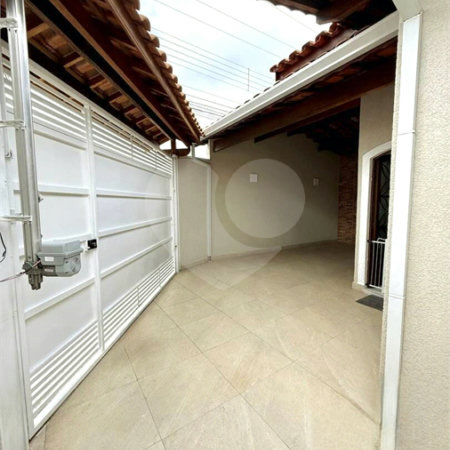 Casa térrea para venda com 02 dormitórios e 02 vagas de garagem em Atibaia