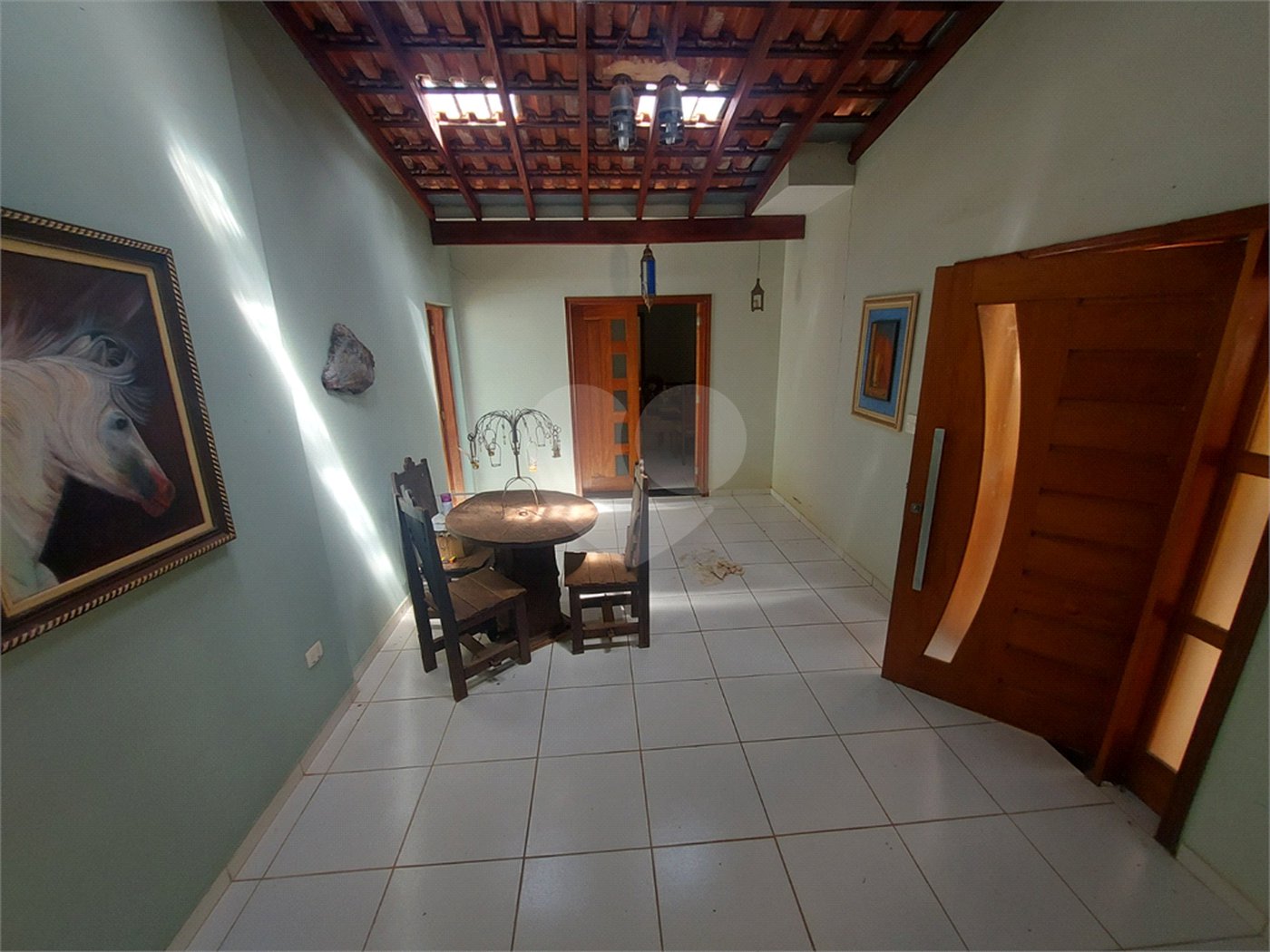 Casa térrea com piscina no Residencial Samambaia.