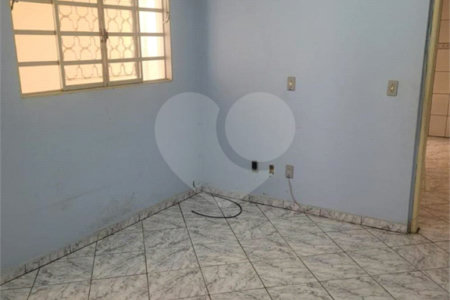 Sobrado para venda com 6 suítes.