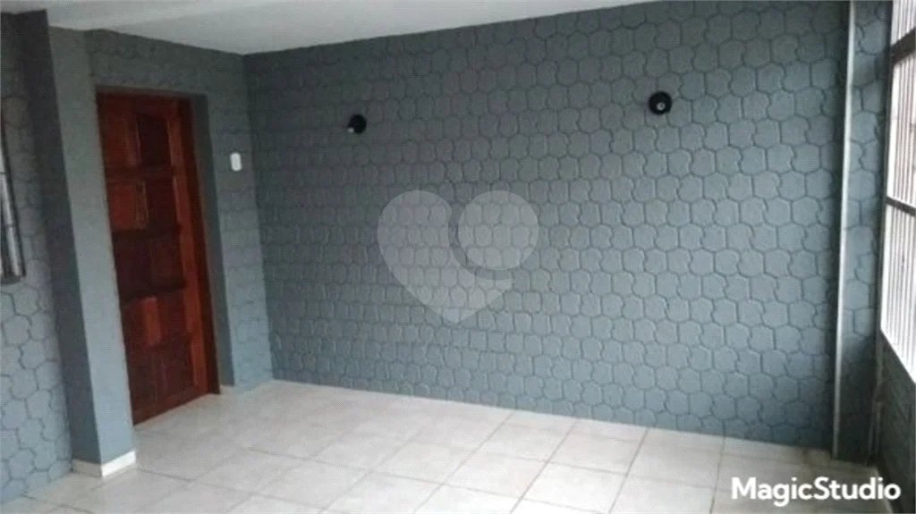 4 casas independentes em terreno de 245m² , à venda no Jardim Soares em Guainazes.