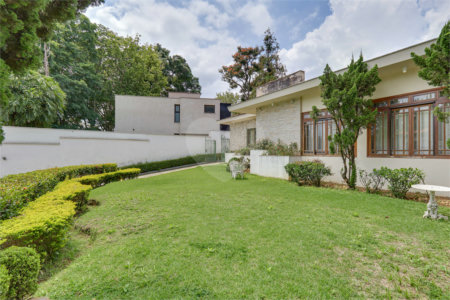 Casa Térrea à venda com 4 quartos, sendo 2 suítes, em Alto da Boa Vista, São Paulo, SP