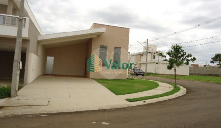 Casa à venda com 4 quartos, sendo 1 suíte,  no condomínio Quebec, São Carlos - SP