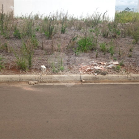 Lote no Jardim do Bosque, aceita financiamento ou aquisição de terreno e construção .