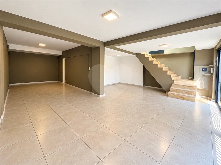 Casa moderna com varanda gourmet com 3 quartos sendo 1 suíte 3 vagas no Campo Belo - São Paulo - SP