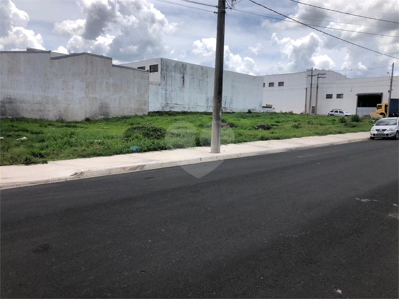 Terreno de 1.322,60 m² a 150 m da Av. Getulio Vargas
