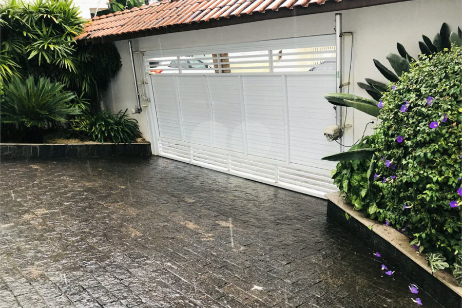 SOBRADO A VENDA NO TREMEMBÉ - 3 DORMS. (1 SUÍTE) E 5 VAGAS
