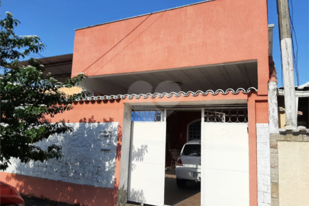 CASA EM BANGU PROXIMO AV. SANTA CRUZ COM 4 QUARTOS SENDO 1 SUÍTE
