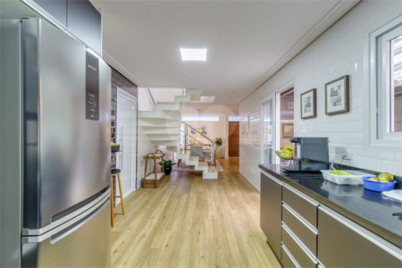 Casa à venda com 4 quartos, sendo 2 suítes, no condomínio Residencial Vila Lagos, São Paulo - SP