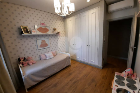 Apartamento de 257m² a venda em Moema, reformado, 4 dorms, 3 suítes, fora de rota,, 4 vagas
