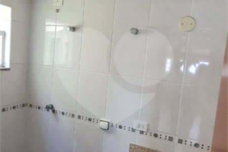 Sobrado a venda no Ipiranga de 220m² com 4 suítes e 2 vagas.Estuda permuta.
