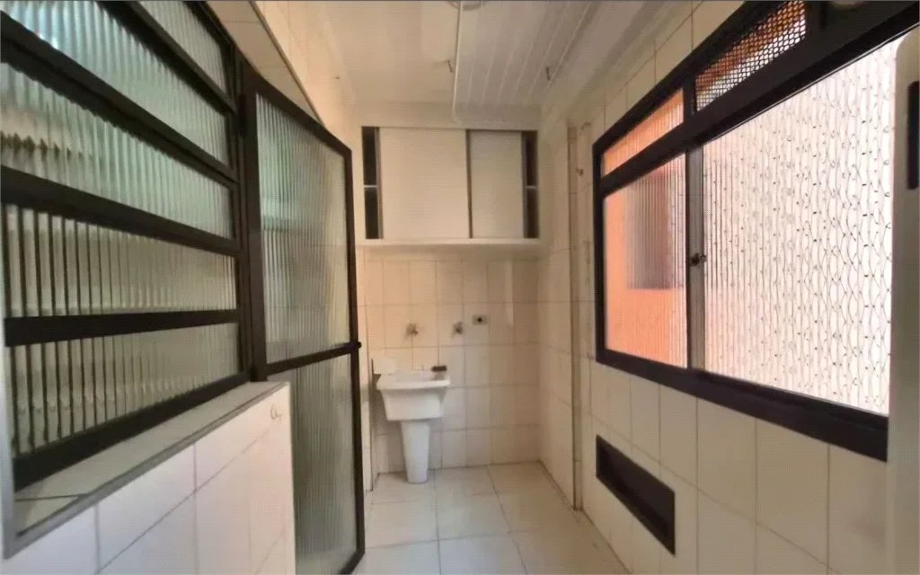 Apartamento à venda com 3 quartos, sendo 1 suíte,  em Jardim das Vertentes, São Paulo, SP