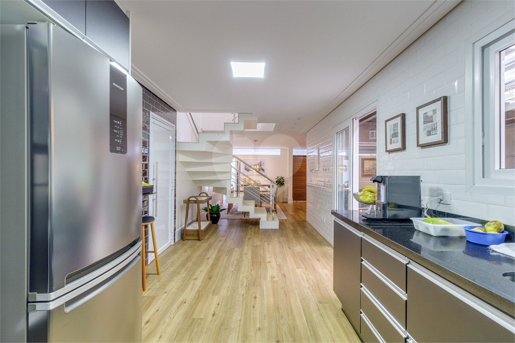 Casa à venda com 4 quartos, sendo 2 suítes, no condomínio Residencial Vila Lagos, São Paulo - SP