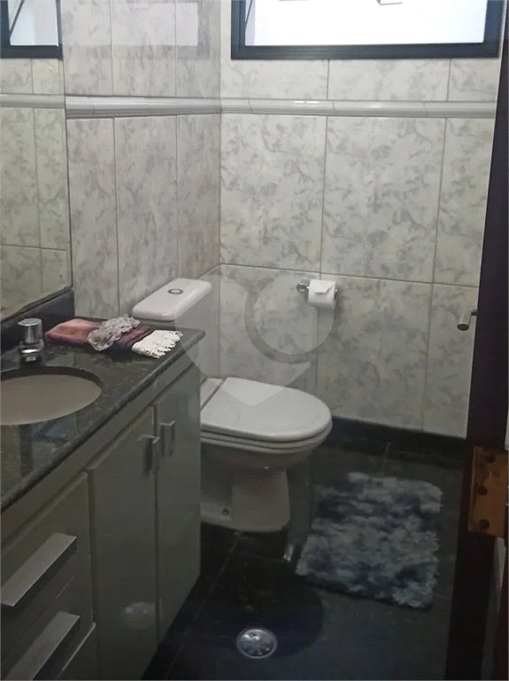 Sobrado de 242 m² com 3 Suítes e 4 Vagas de Garagem no Ipiranga