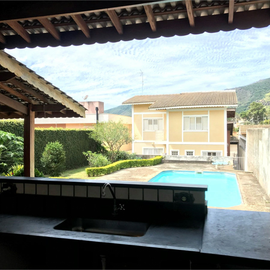Casa a venda em Atibaia com 5 dormitórios.