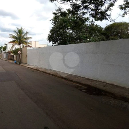 Terreno com 942,00 m² .