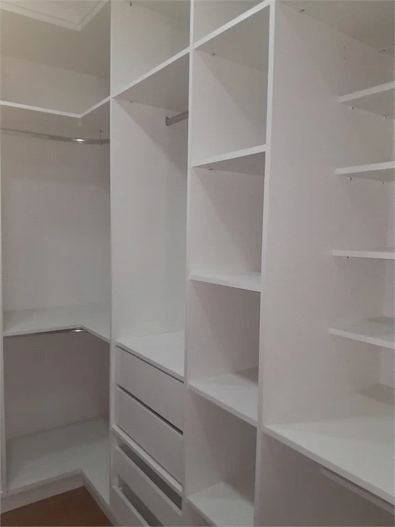 Casa à venda ou para alugar com 4 suítes em Chácaras São Carlos, Cotia, SP