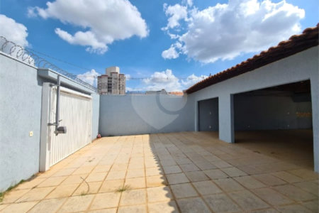 Casa à venda com 3 dormitórios, sendo 1 suite e ampla área de lazer no Jardim Brasil