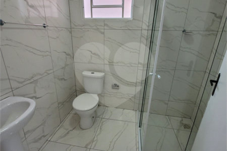 Seu Novo Lar Te Espera: Casa Aconchegante, Pronta para Morar e com 2 dormitórios e Amplo Quintal!