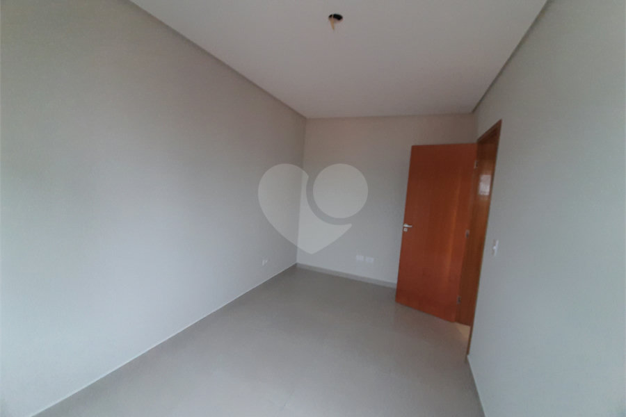 Apartamento com 44m2, 2 quartos, banheiro, sala integrada à cozinha, varanda gourmet e 1 vaga