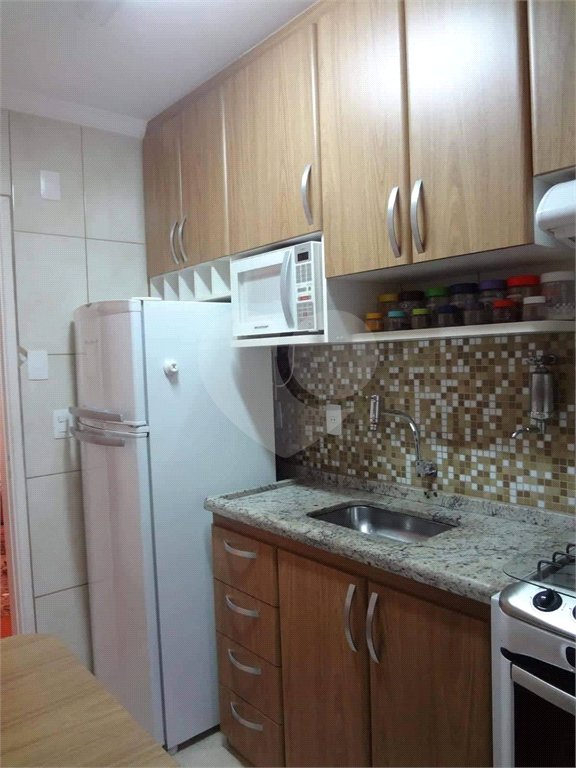 Apartamento no Condomínio Residencial Ipê I .