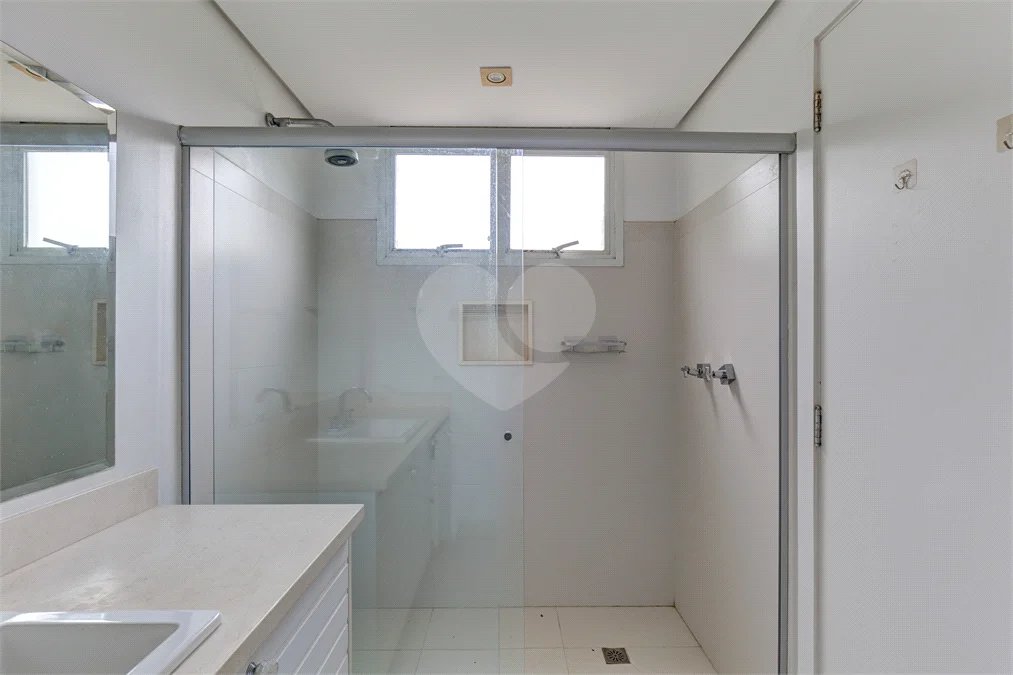 Apartamento no Alto da Boa Vista Condomíno com vasta área verde, lazer e segurança..