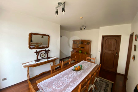 Casa Térrea com 3 suítes, sendo 1 suíte master.