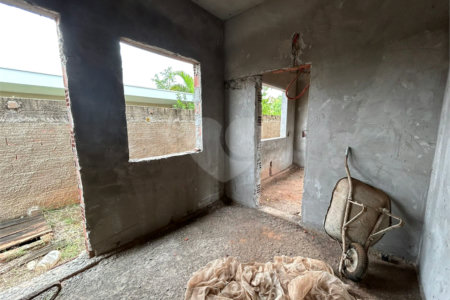 Casa à Venda de 3 dormitórios no condomínio damha II em São Carlos,