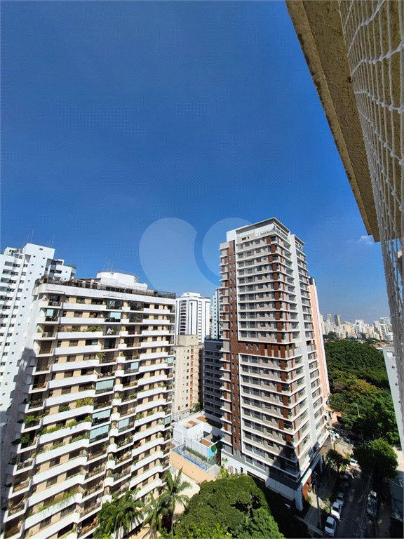 Apartamento para venda em Moema com 2 quartos, sendo 1 suíte, 1 vaga, 62 m²