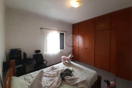 Vende-se: Sobrado no Cursino/Ipiranga, 2 Quartos, 2 Salas, 8 vagas de garagem!