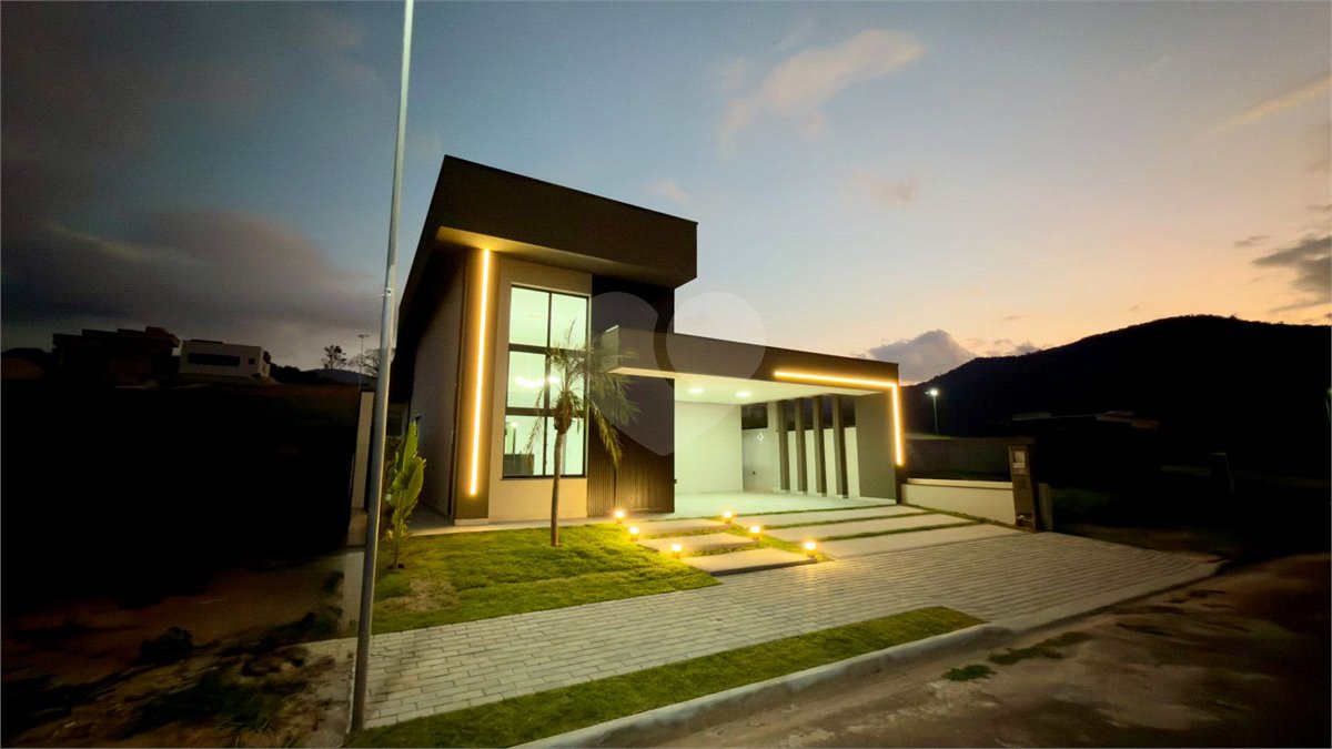 Casa térrea 3 dormitórios (3 suítes), espaço gourmet, piscina, 2 vagas garagem, condomínio fechado com ampla área lazer